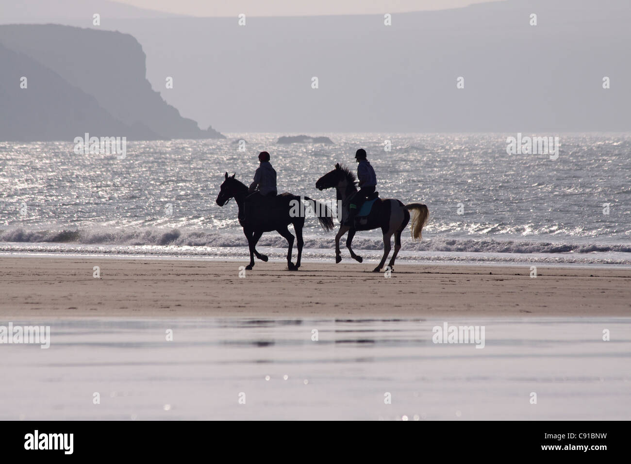 Horse riders on a beach at sunset hi-res stock photography and images ...