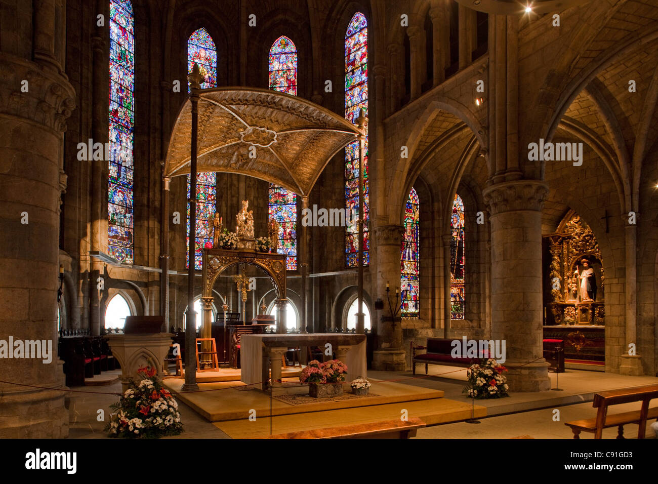 Altar inside church Iglesia de la Real Colegiata de Santa Maria