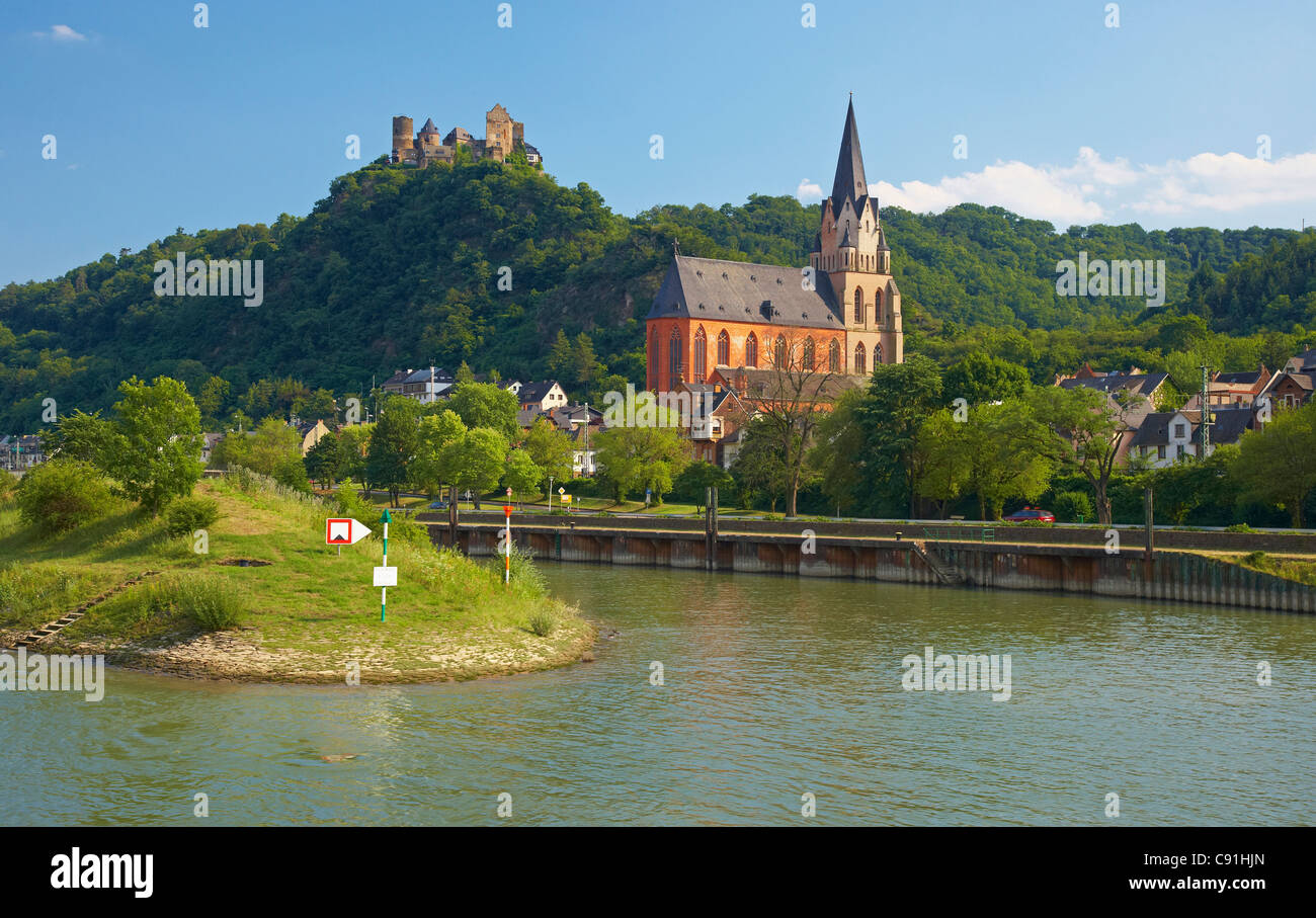 Schoenburg castle Oberwesel Shipping on the river Rhine Koeln-Duesseldorfer Mittelrhein Rhineland-Palatinate Germany Europe Stock Photo