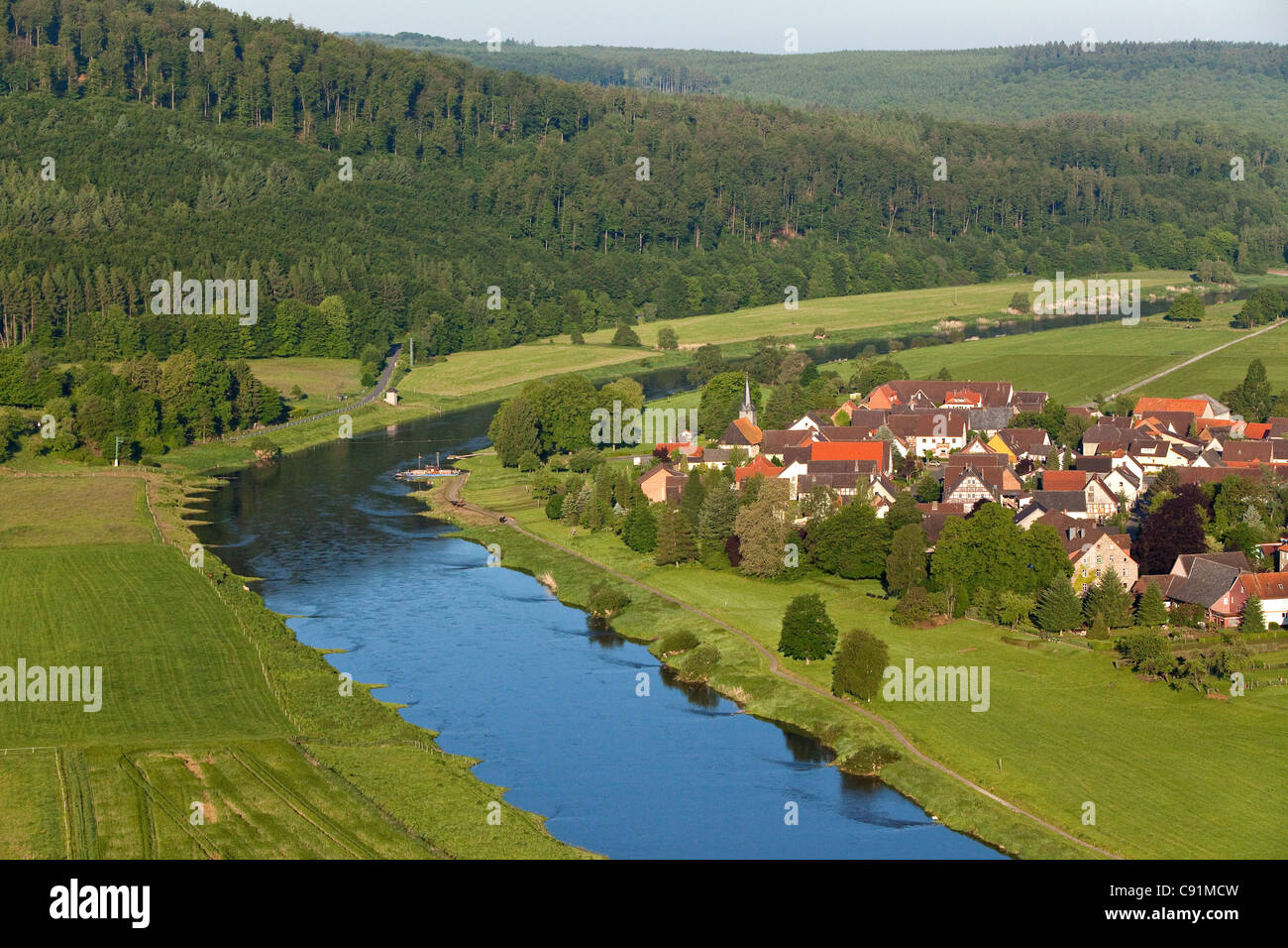 Aerial view of the Weser river and the village of Wahmbeck on a bend in the river, Lower Saxony, Germany Stock Photo