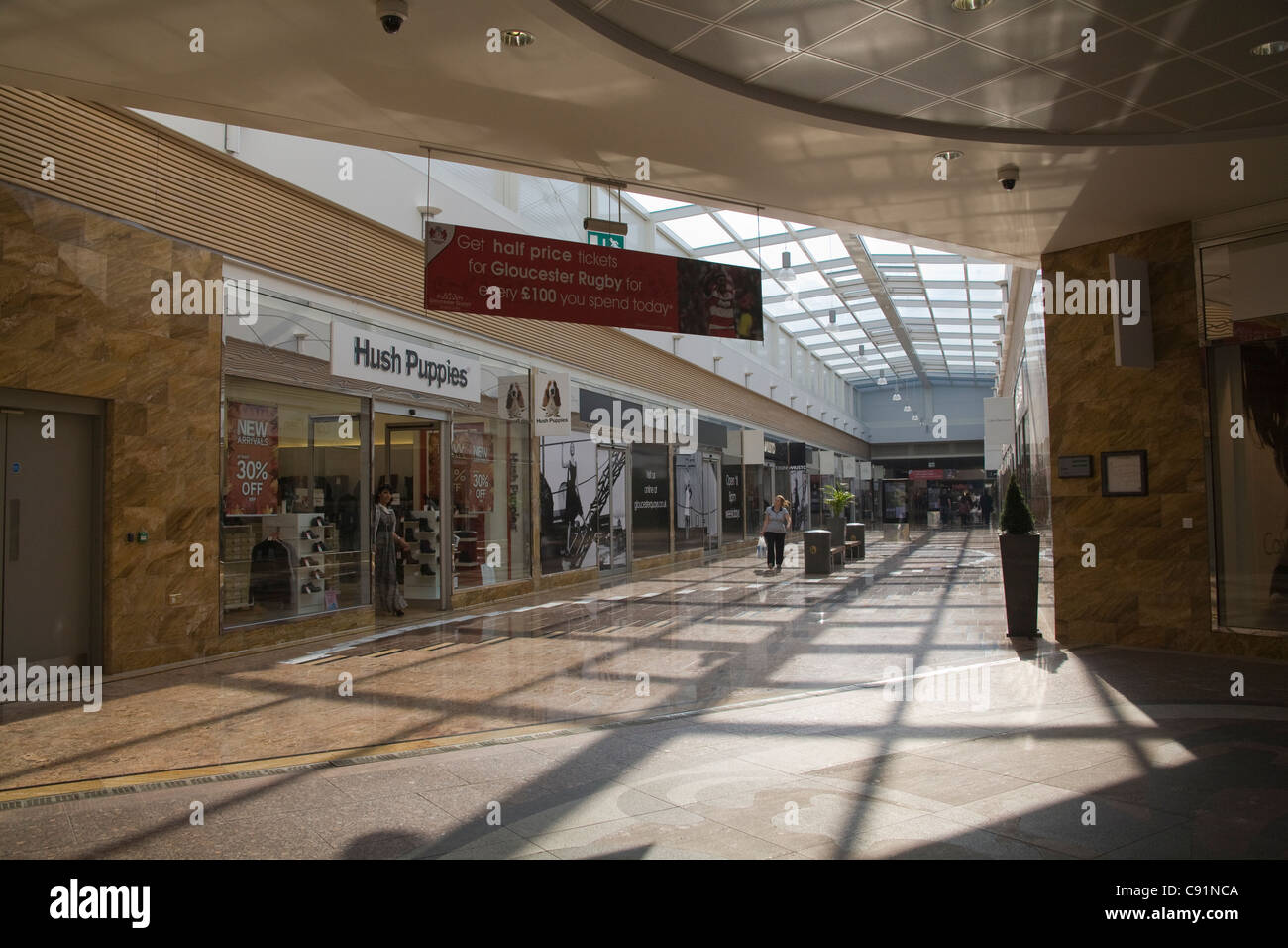 Outlet shopping centre hi-res stock photography and images - Alamy