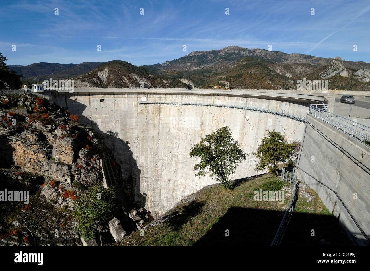 Castillon Dam or Barrage & Hydro-Electric Power Station, Demandolx, near Castellane Alpes-de-Haute-Provence in southern French Alps Stock Photo