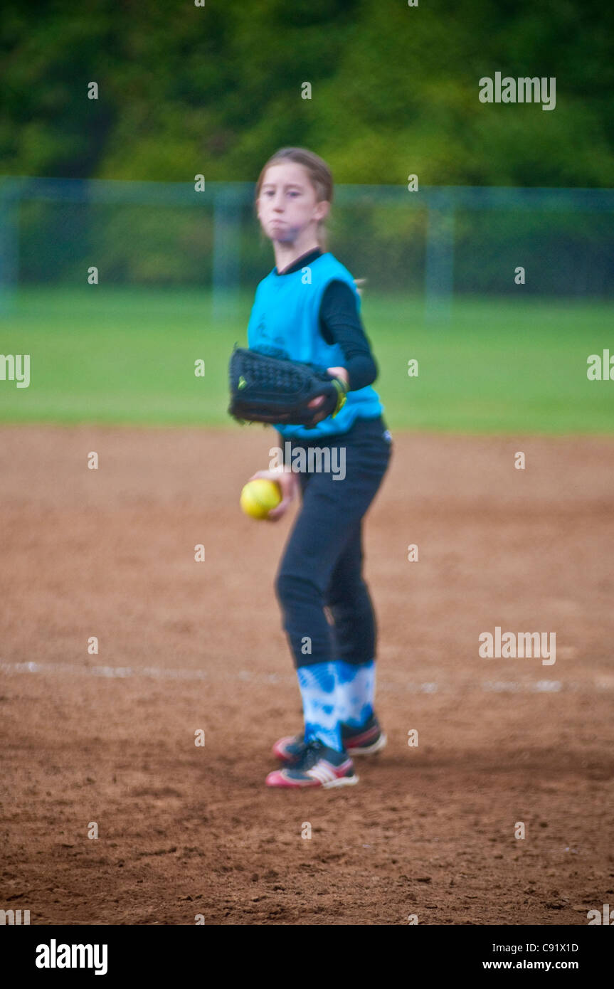 Young girl, 11, 12, 13 years old pitching Stock Photo Alamy