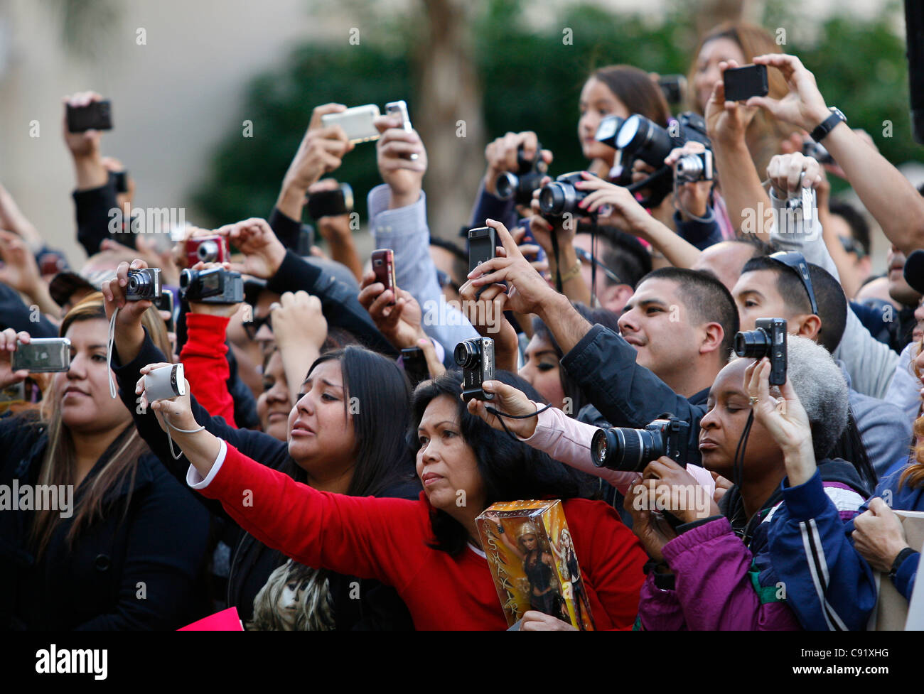 SHAKIRA FANS SHAKIRA HONORED WITH A STAR ON THE HOLLYWOOD WALK OF FAME