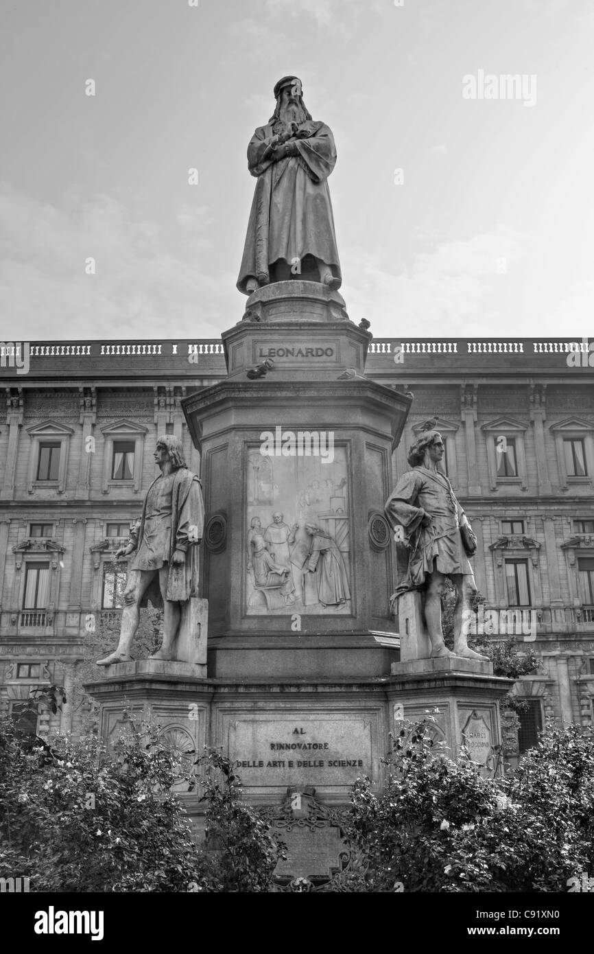 Monument of Leonardo da Vinci on the Piazza della Scala in Milan, Lombardy, Italy Stock Photo