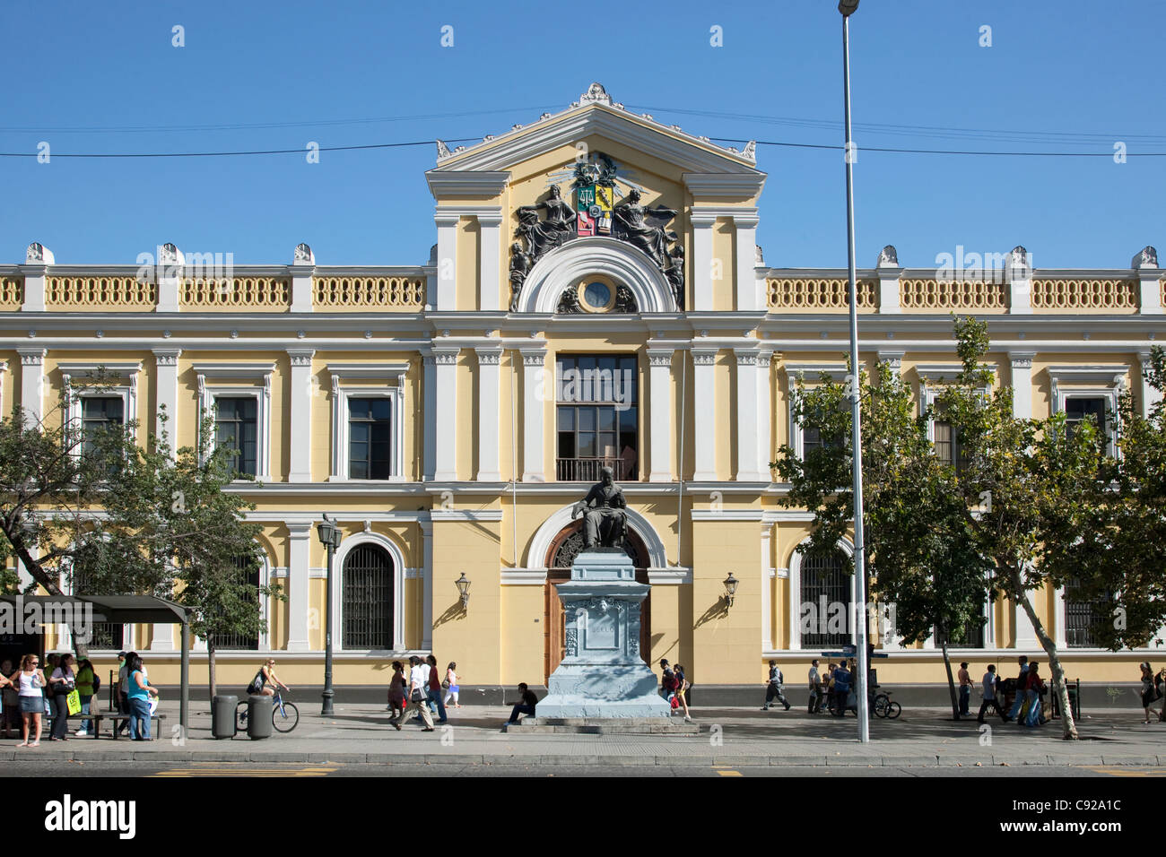 Chile Santiago La Alameda (or Avenida Libertador General Bernardo O'Higgins) Universidad de Chile (University of Chile) facade Stock Photo