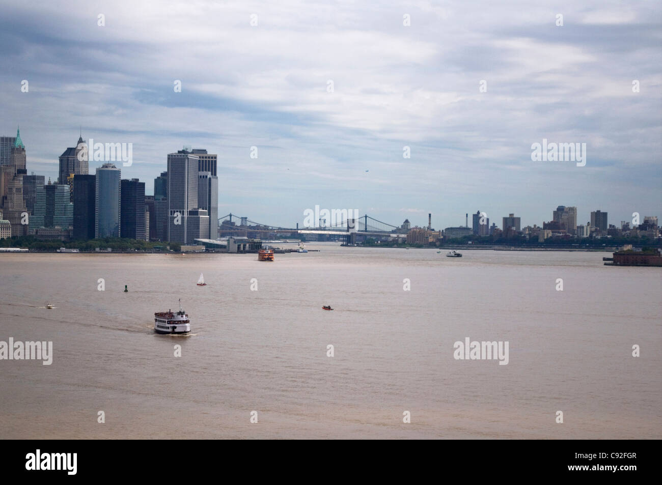 Manhattan, East River and Brooklyn New York, muddy harbor water from soil washing into rivers after storm Irene (August 28 2011) Stock Photo