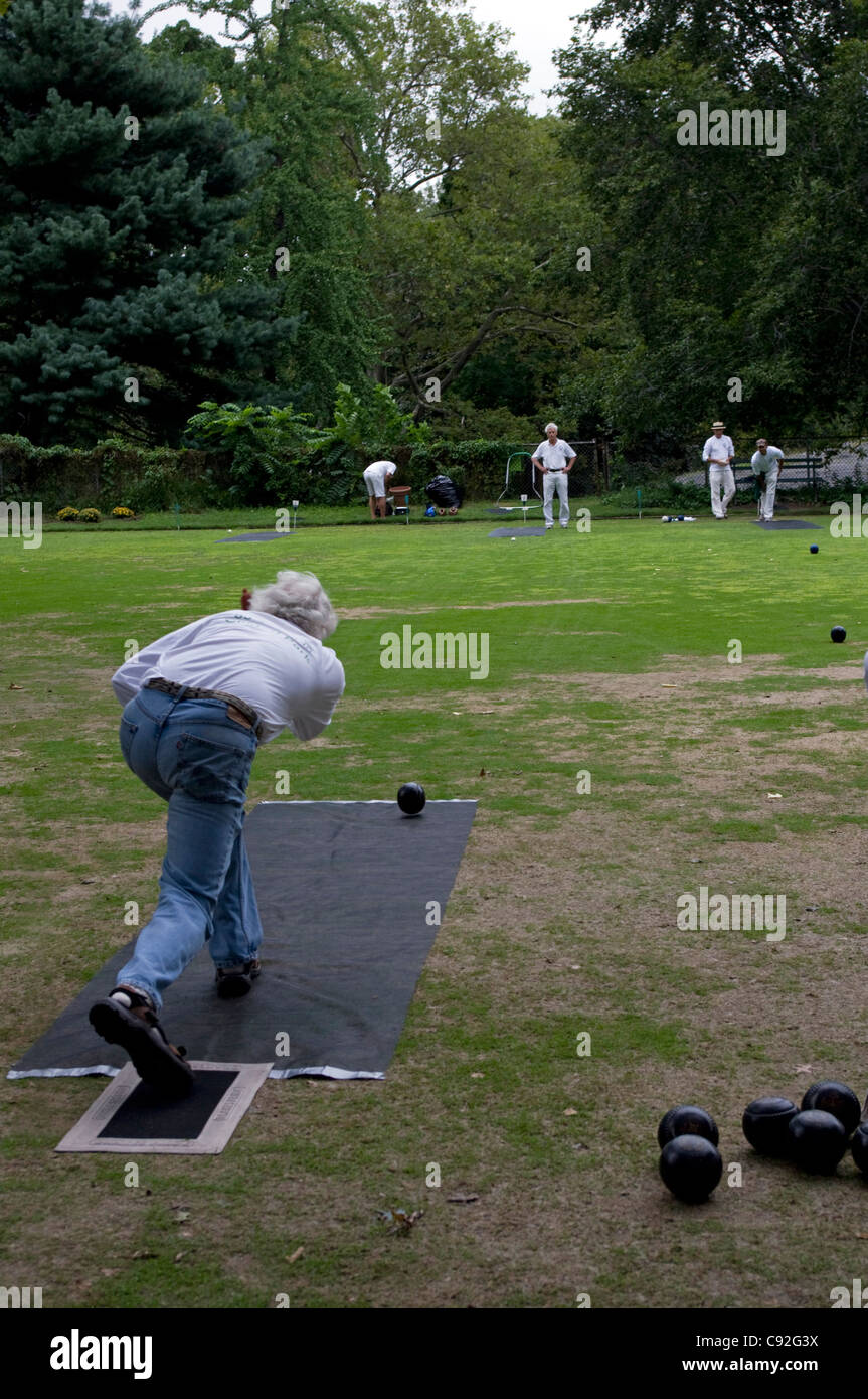 Lawn Bowling Club members compete in New York's Central Park, NYC, USA Stock Photo