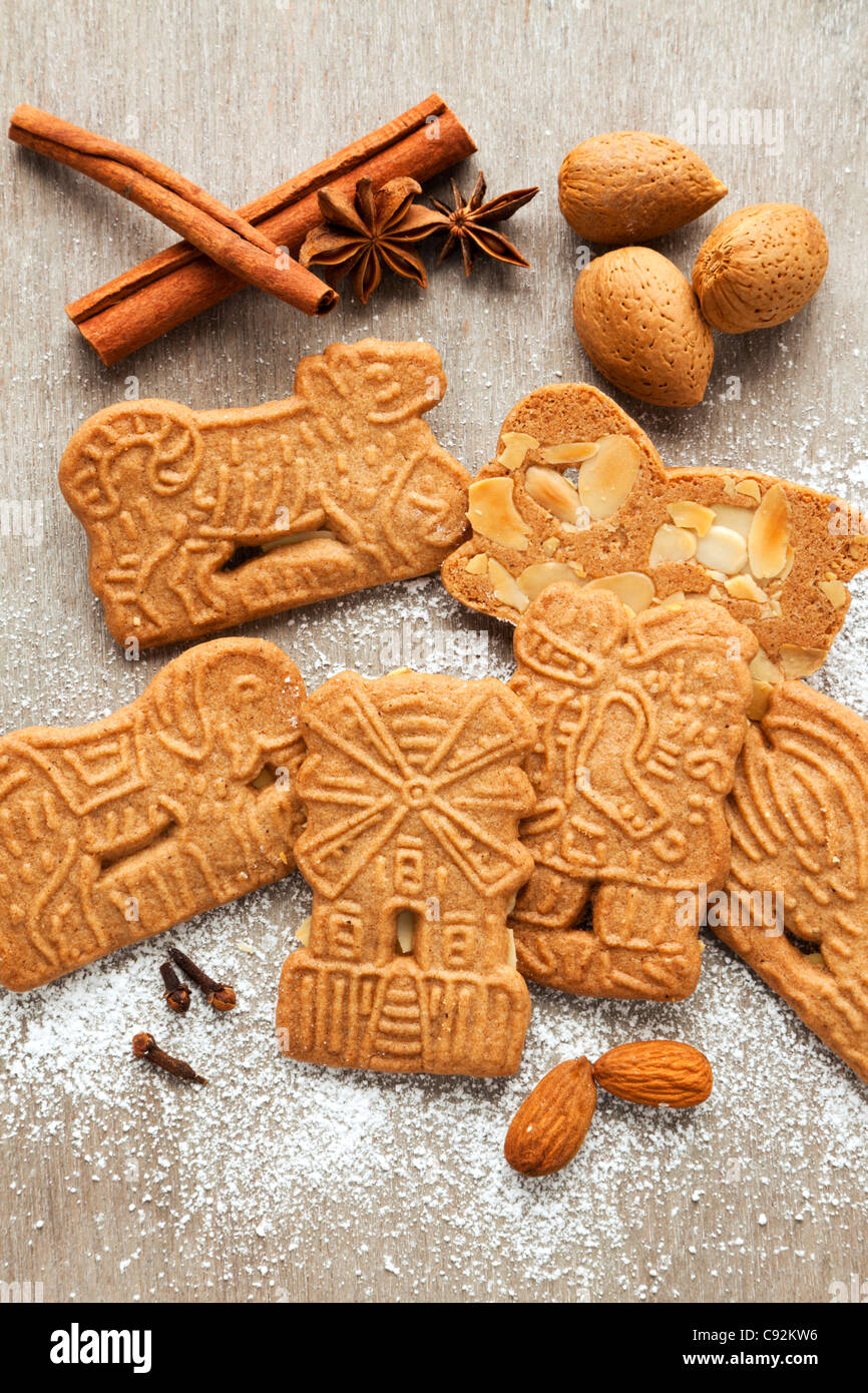 speculaas cookies and ingredients Stock Photo Alamy