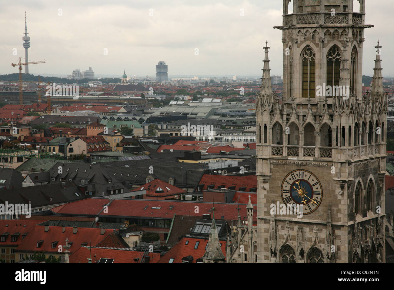 Clock tower of the Neues Rathaus (New Town Hall) at Marienplatz Square ...