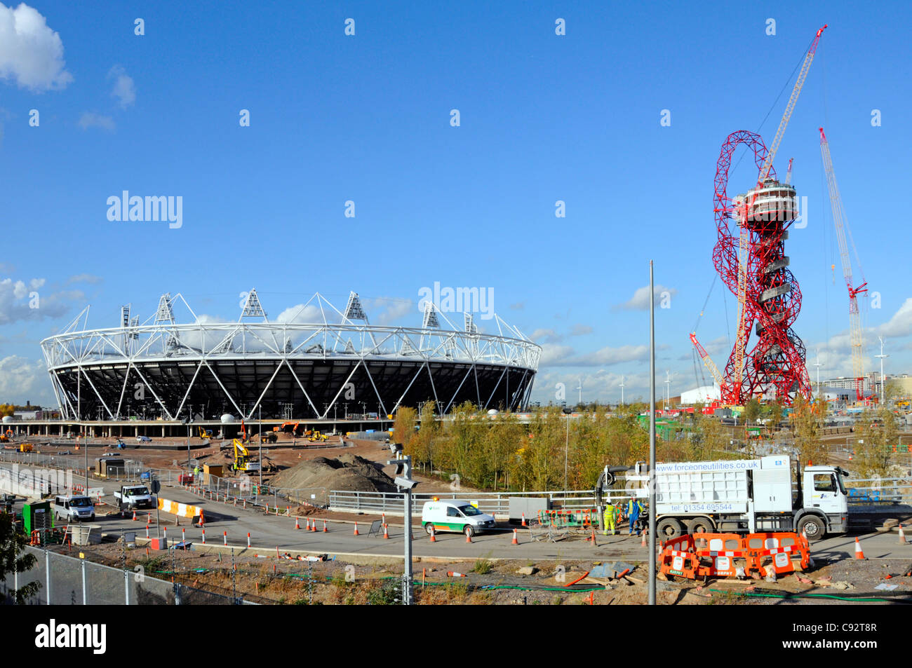2012 Olympic stadium & Orbit Tower construction projects nearing completion in the London Olympic park Stock Photo