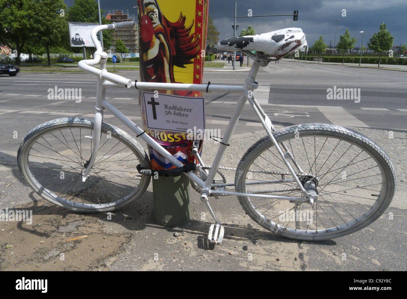 A ghost bike, a cycle painted white to commemorate someone killed whilst cycling, in Berlin Stock Photo