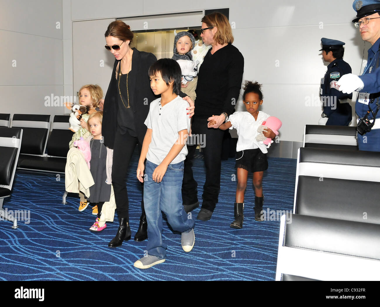 Brad pitt angelina jolie family hi-res stock photography and images - Page  2 - Alamy