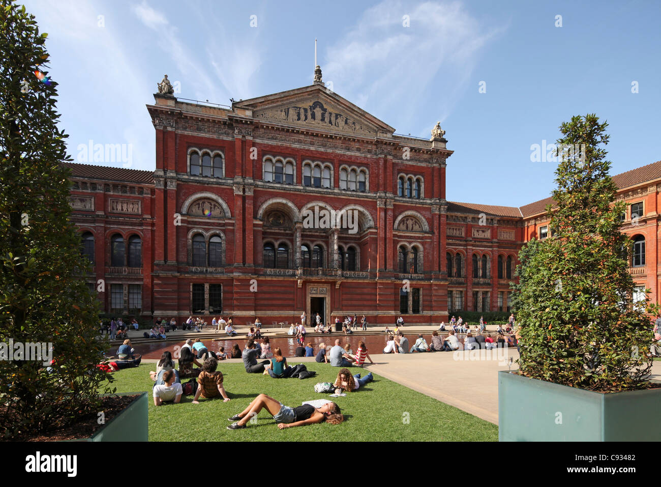 The courtyard of the Victoria & Albert Museum in London Stock Photo
