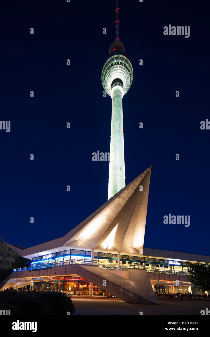 The Pavillon and the Berlin Fernsehturm by night, Mitte, Berlin, Germany. Stock Photo