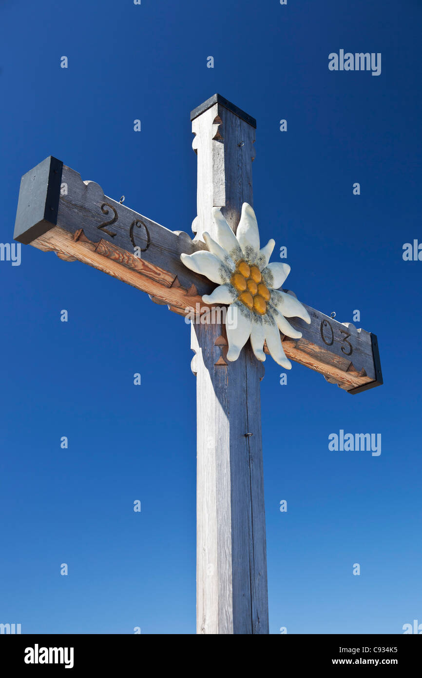 Memorial cross and Edelweiss flower motif,  location of Hitler's 'Eagle's Nest' residence, Obersalzburg, Bayern, Germany. Stock Photo