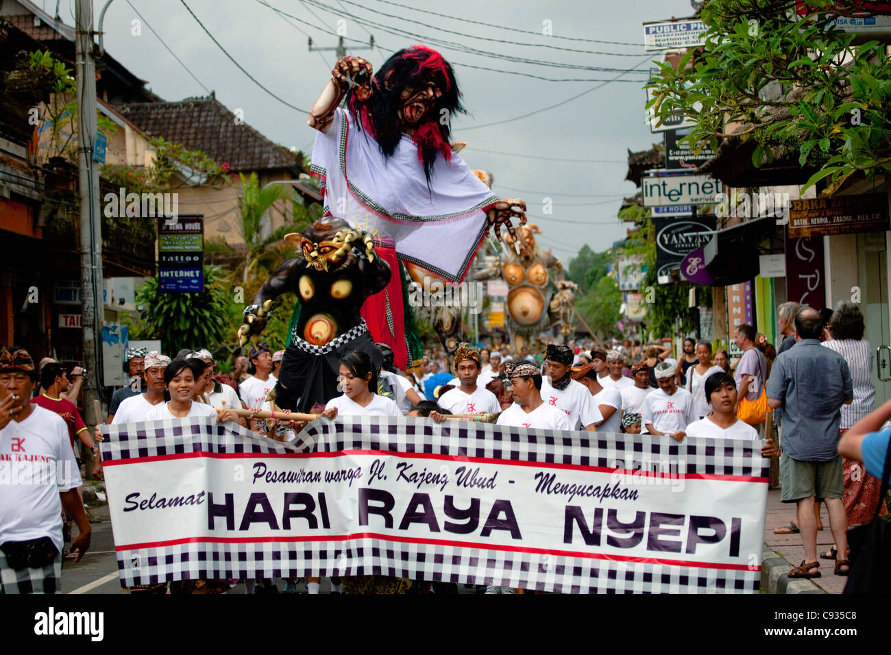 Bali, Ubud. Huge Ogoh-ogoh monsters are paraded through the streets of Ubud as part of the Nyepi celebrations. Stock Photo