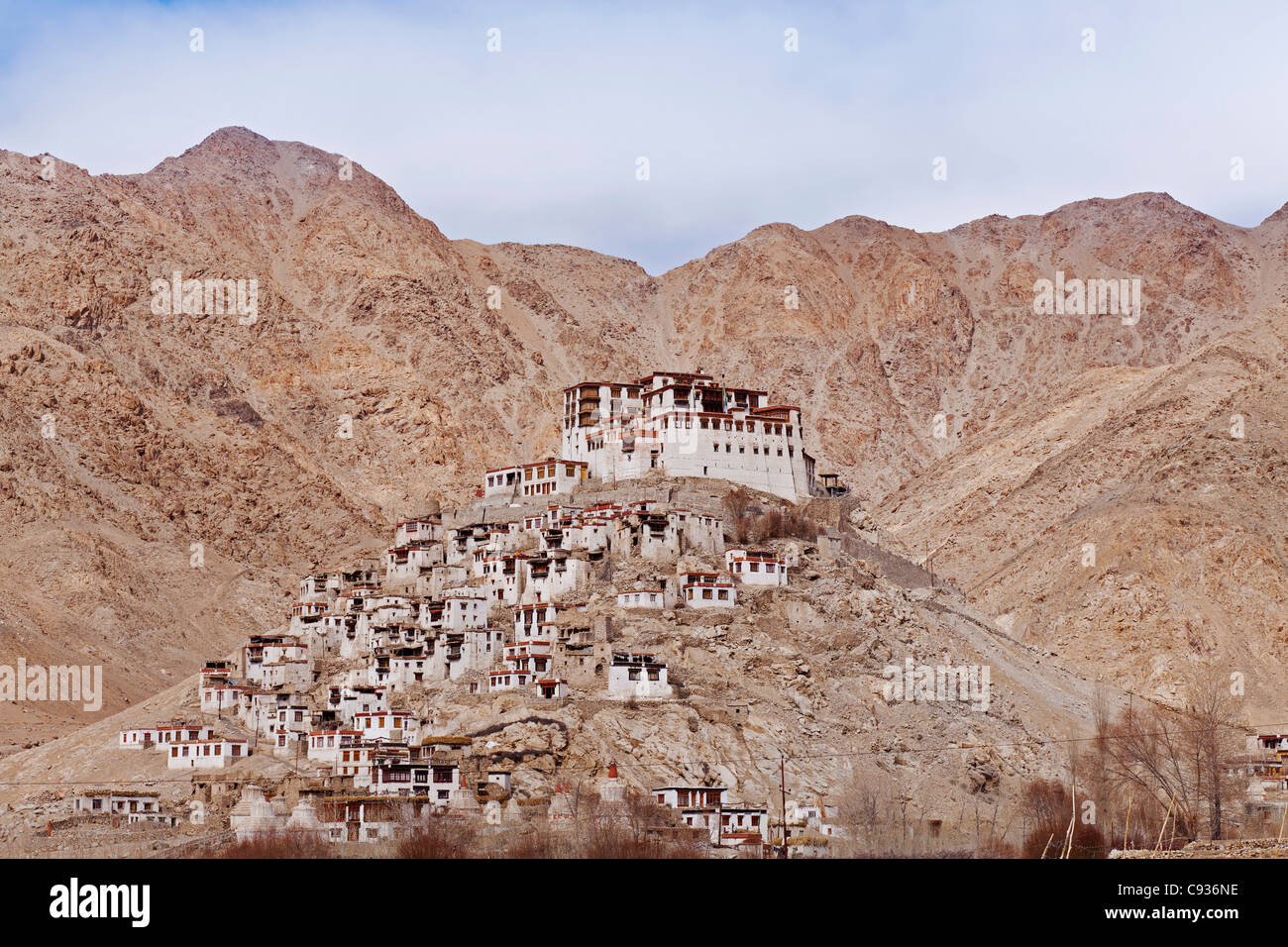 India, Ladakh, Chemrey. Chemrey Monastery, dramatically perched on a pyramidal hill. Stock Photo