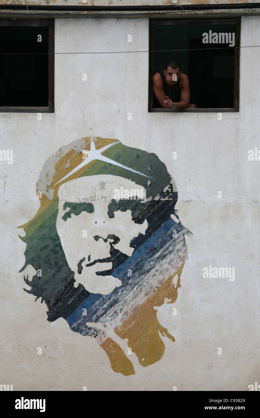 Graffiti based on the famous photograph of Ernesto Che Guevara by Alberto Korda in Havana, Cuba. Stock Photo