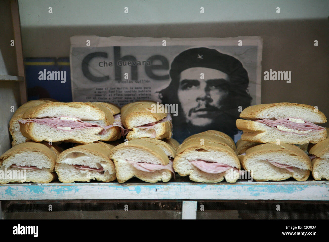 Street food stall decorated with the famous photograph of Ernesto Che Guevara by Alberto Korda in Havana, Cuba. Stock Photo