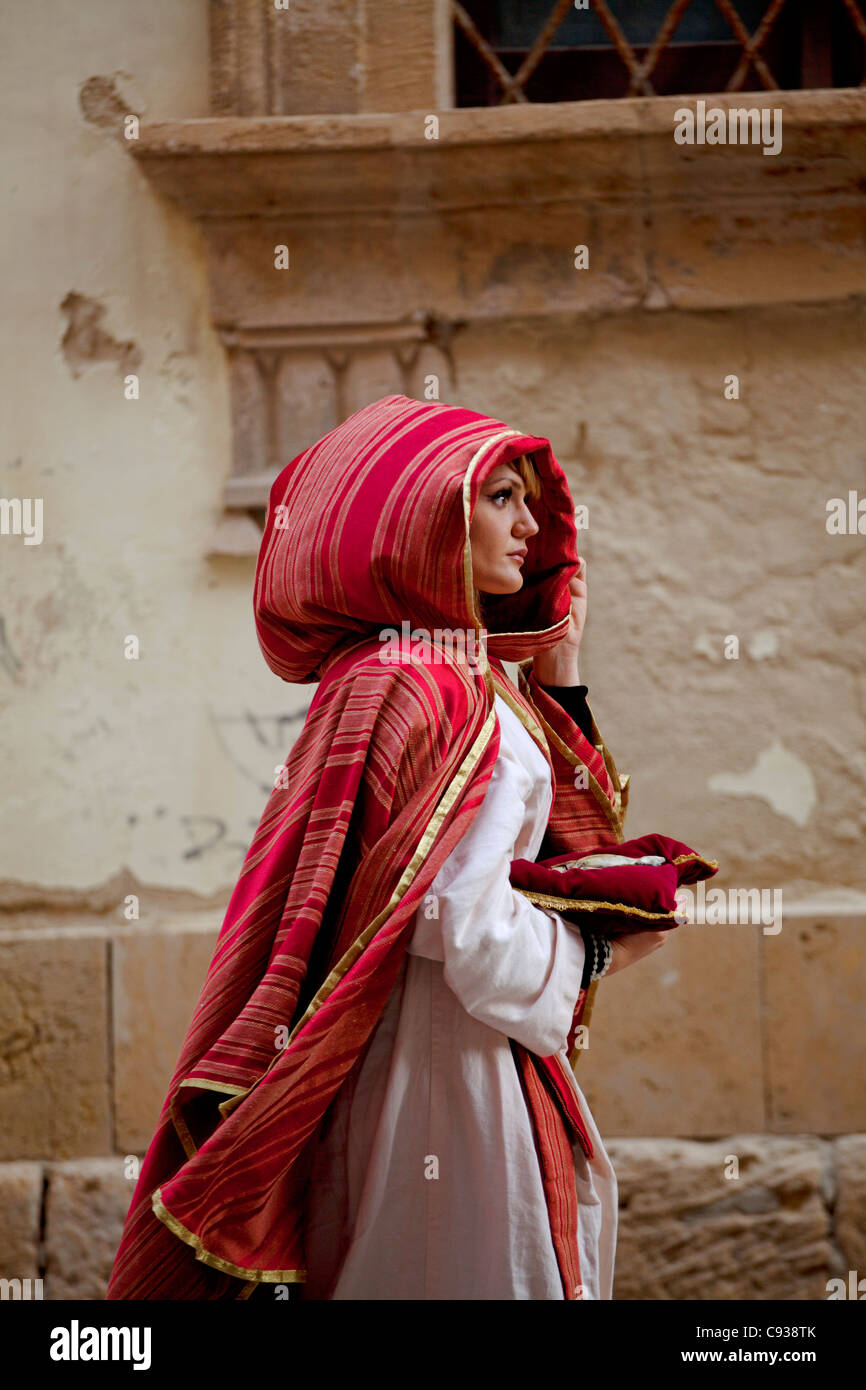 traditional sicilian women