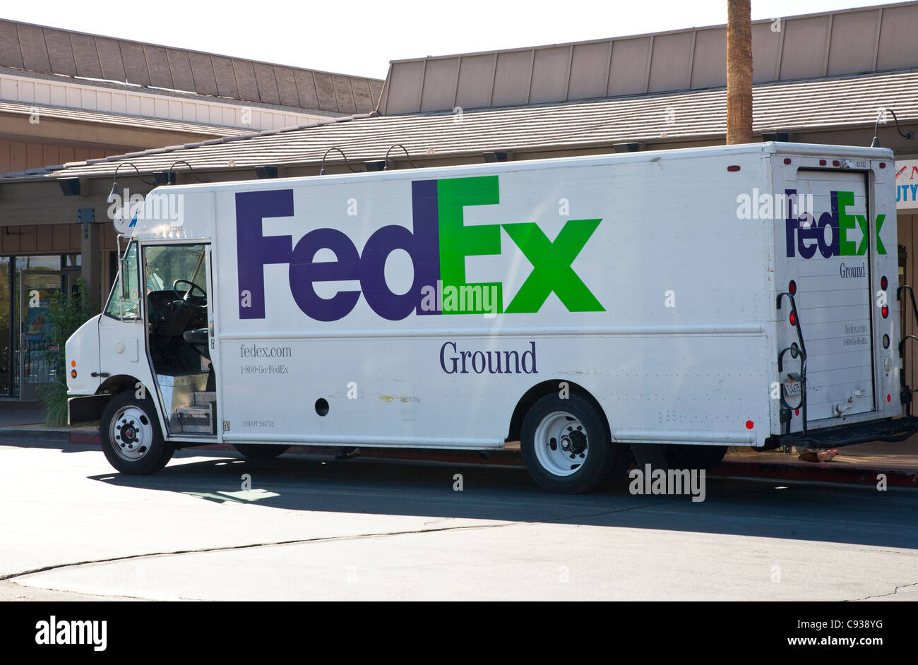 FedEx truck Stock Photo: 40025540 - Alamy