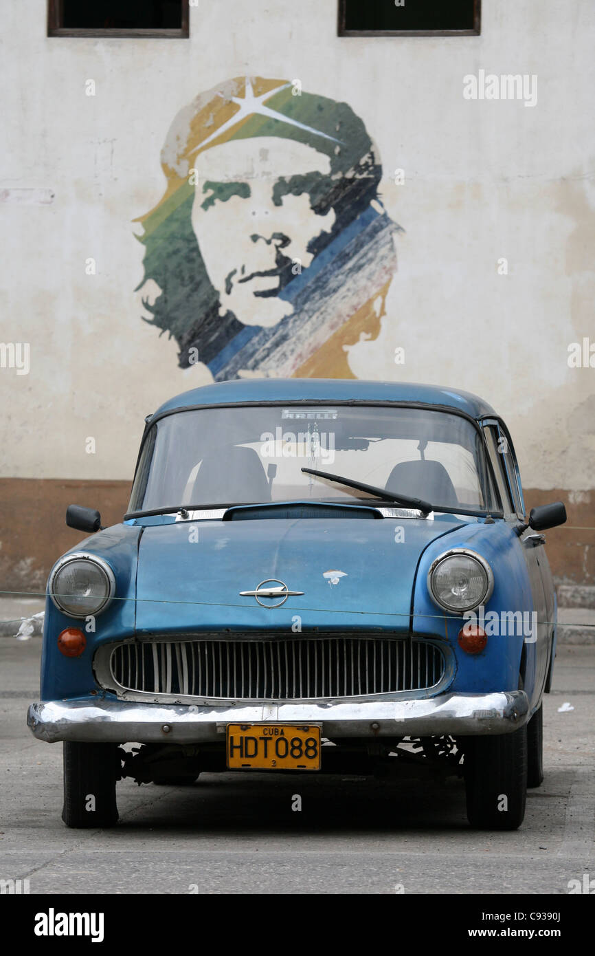 Graffiti based on the famous photograph of Ernesto Che Guevara by Alberto Korda in Havana, Cuba. Stock Photo