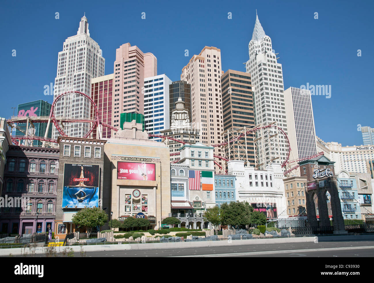 The skyline hotel new york hi-res stock photography and images - Alamy