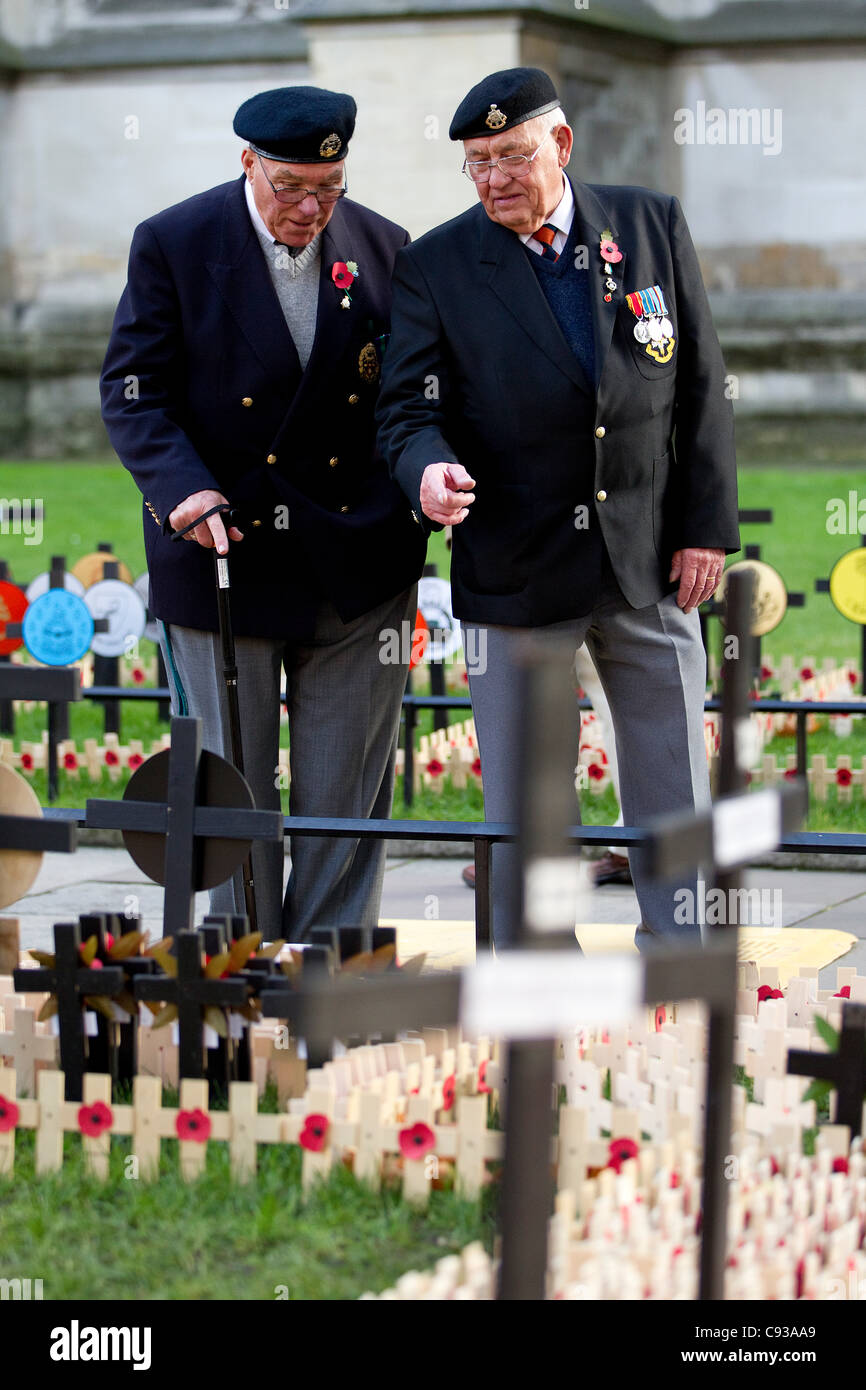 Westminster Abbey, London, UK. 10.11.2011 Ray Ward (left) The Royal Hampshire Regiment and Bill Ward (Right) The Royal Sussex Regiment at Westminster Abbey's Garden of Remembrance ahead of the annual Remembrance Day Service commemorating servicemen and woman. Stock Photo