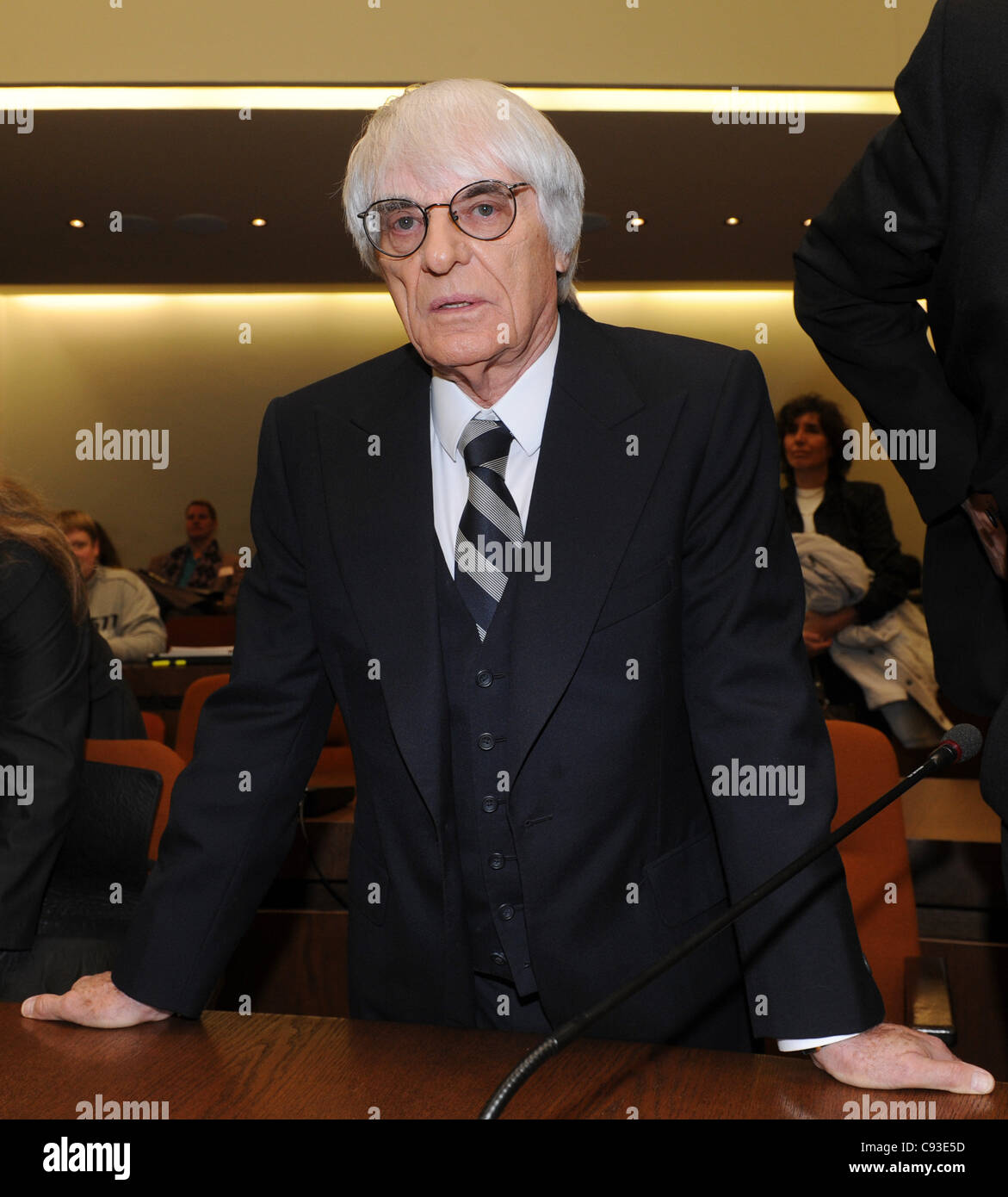 09.11.2011 Munich, Germany.  British CEO and president of F1's governing body, Bernie Ecclestone, arrives at the courtroom where another session of the trial against a former head of risk management at Bavarian bank BayernLB was to be held at the district court in Munich, Germany, 9 November 2011. F Stock Photo