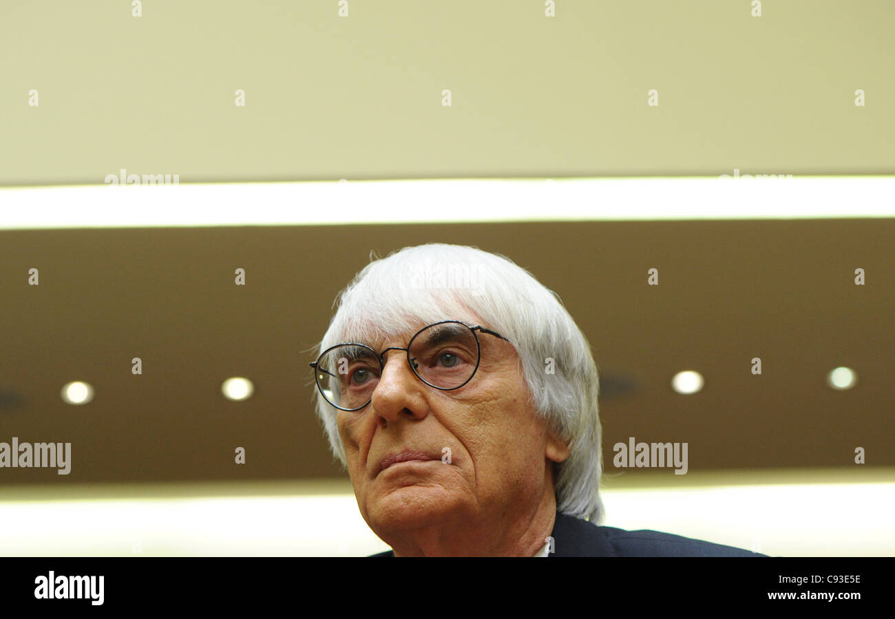 09.11.2011 Munich, Germany.  British CEO and president of F1's governing body, Bernie Ecclestone, waits in the courtroom where another session of the trial against a former head of risk management at Bavarian bank BayernLB was to be held at the district court in Munich, Germany, 9 November 2011. For Stock Photo