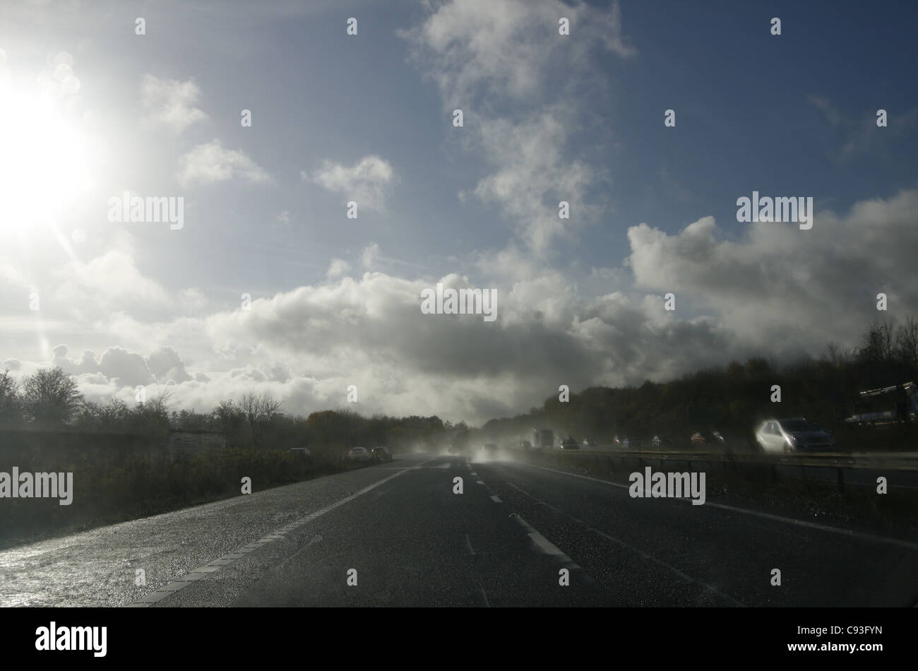 ENGLAND.Surrey. M3 motorway. Heavy spray Stock Photo Alamy