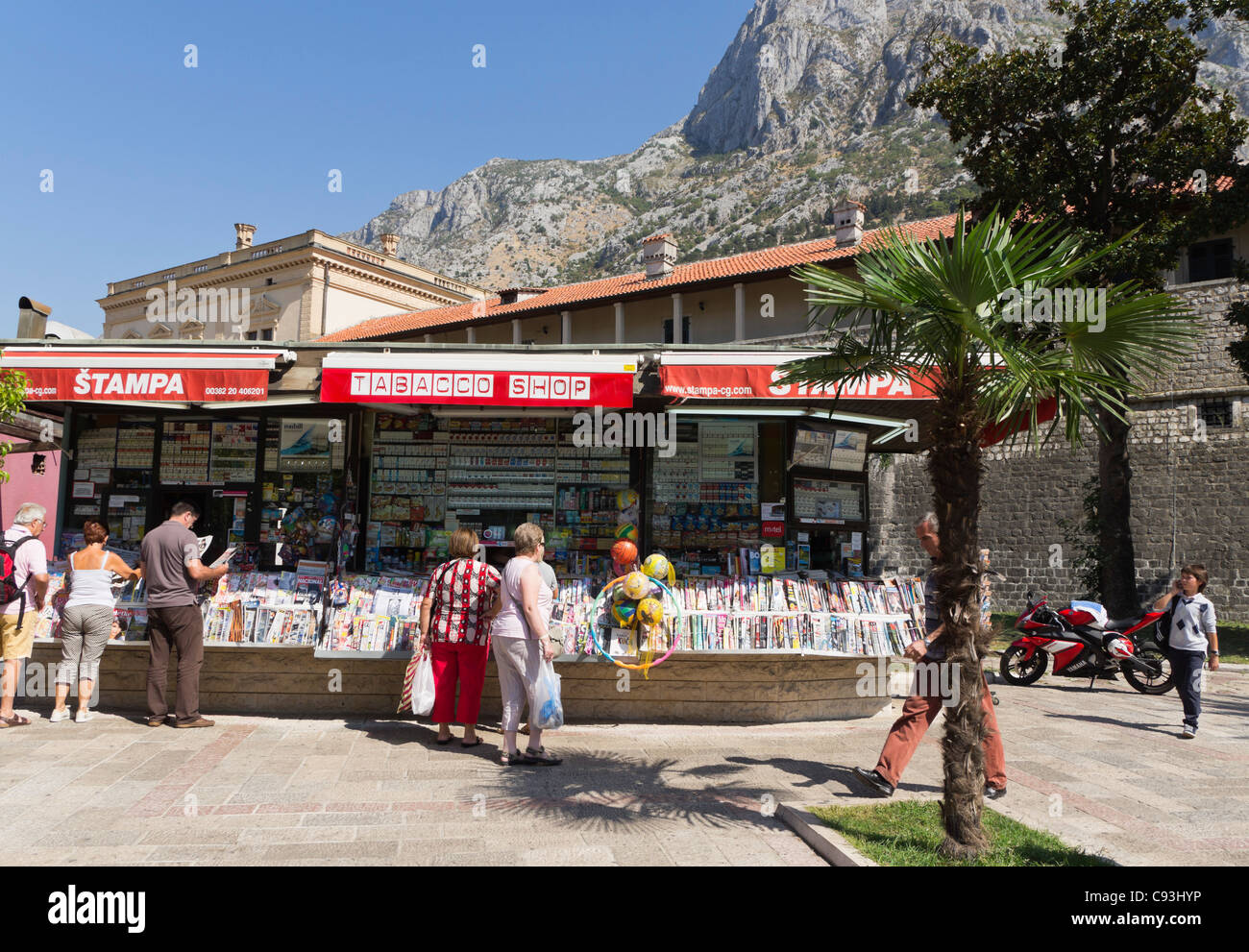 Tabacco shop hi-res stock photography and images