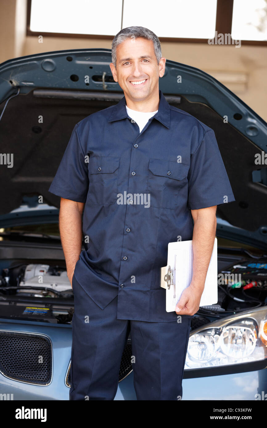 Workcomp Mechanic Mechanic at work Stock Photo - Alamy