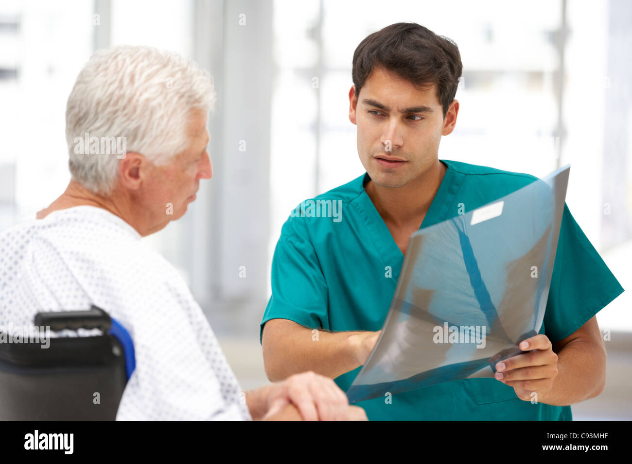 Медсестра и пациент рисунок. Типы людей в больнице. Типы людей в больнице. Человек болеет. Типы людей в больнице.