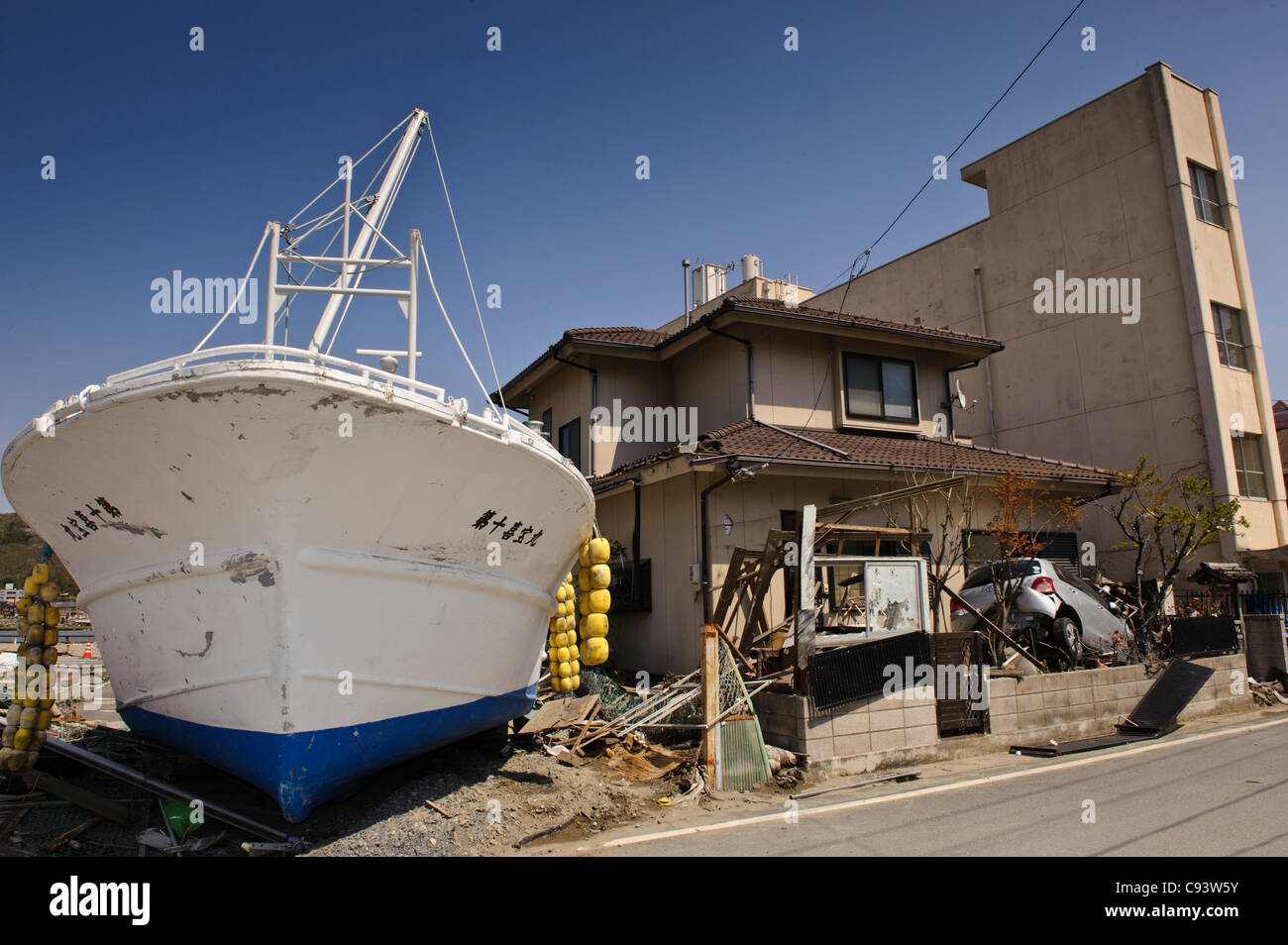 Boats and cars swept inland by the March 11 tsunami, Ishinomaki, Miyagi Prefecture, Japan Stock Photo