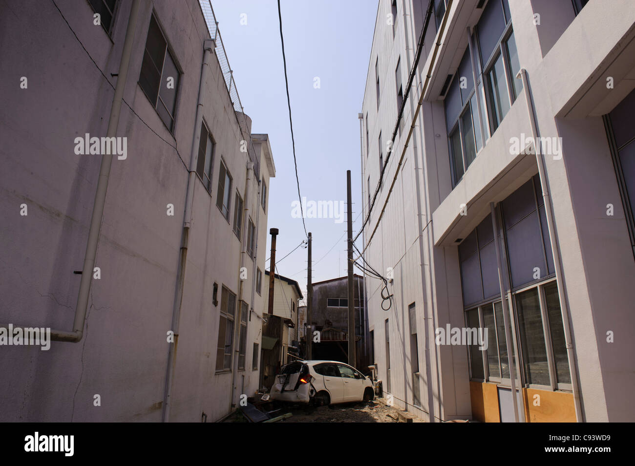 A car swept in between two buildings by the March 11 tsunami, Ishinomaki, Miyagi Prefecture, Japan Stock Photo