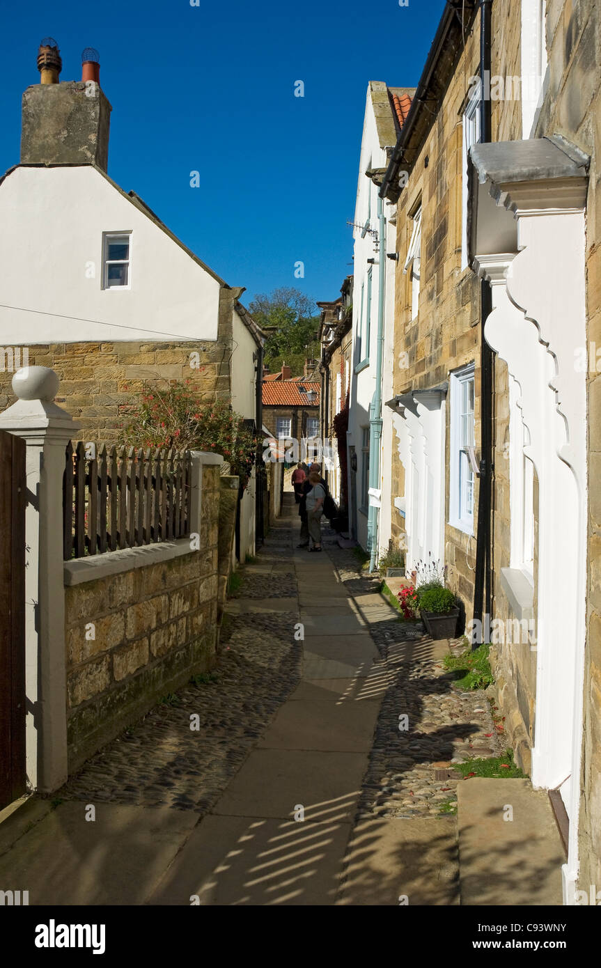 Narrow street robin hoods bay hires stock photography and images Alamy
