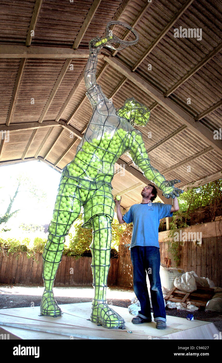 Sculptor Graeme Gilmour with his 20 foot high sculpture of Tim Henman which is being filled with 3500 tennis balls Stock Photo