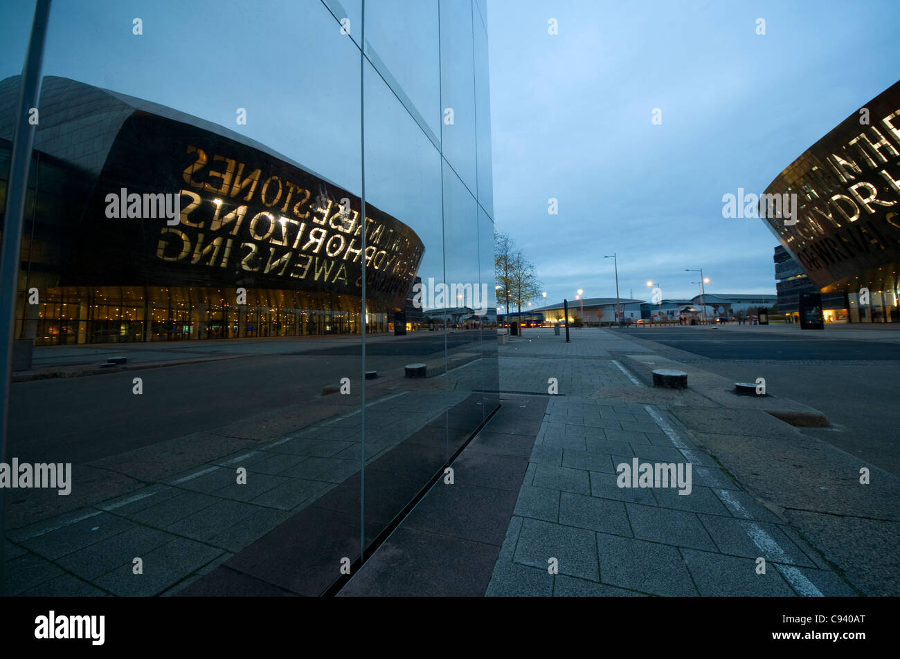 The Wales Millennium centre, Canolfan Mileniwm Cymru in Cardiff – evening shot with reflections. Stock Photo