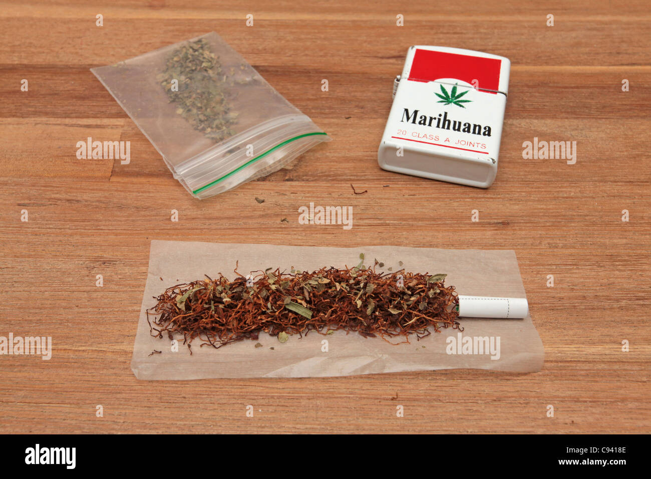 Making a marijuana joint Stock Photo Alamy