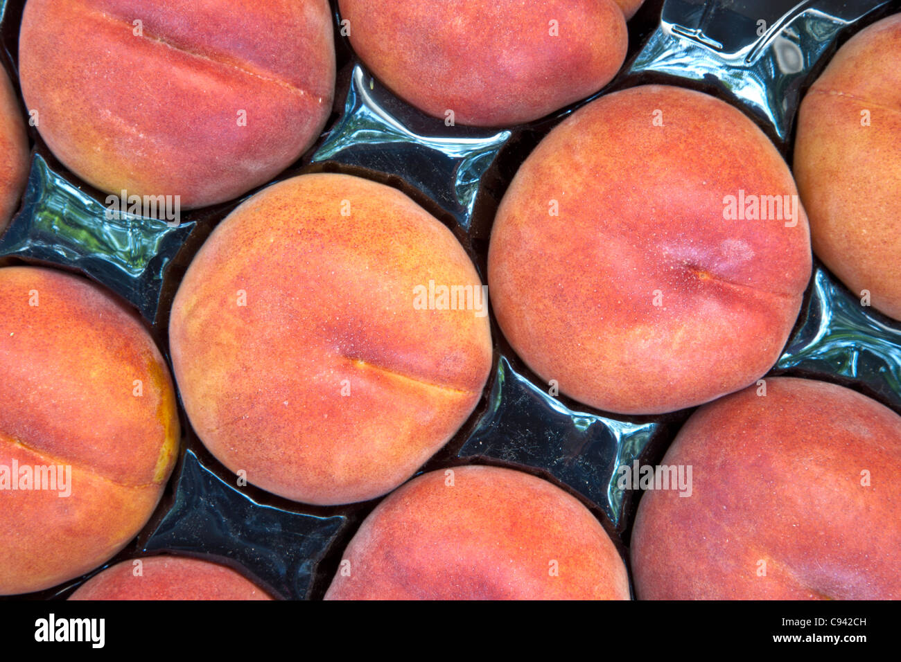 Peaches 'Sweet Sue' packing tray, farmer's market. Stock Photo