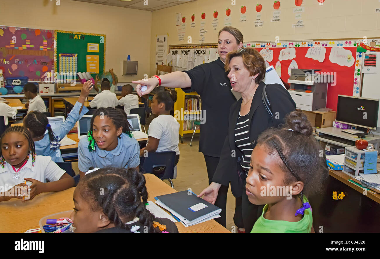Teachers union president Randi Weingarten visits third grade class at