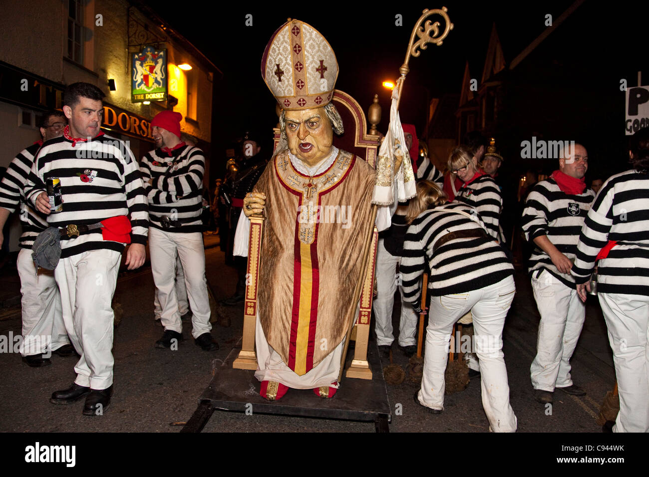 Guy fawkes figure bonfire hi-res stock photography and images - Alamy