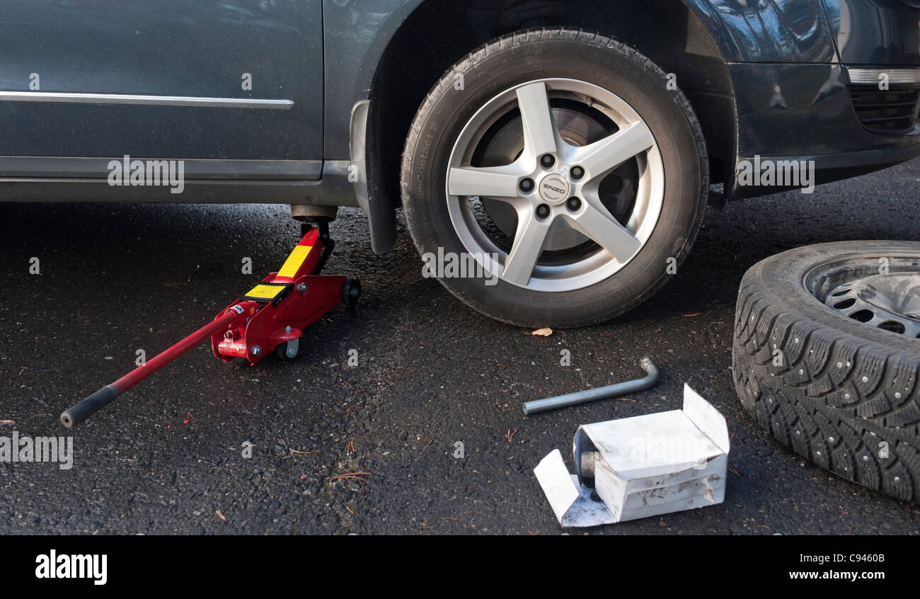 Changing the summer tires to winter tires, anticipating the Finnish