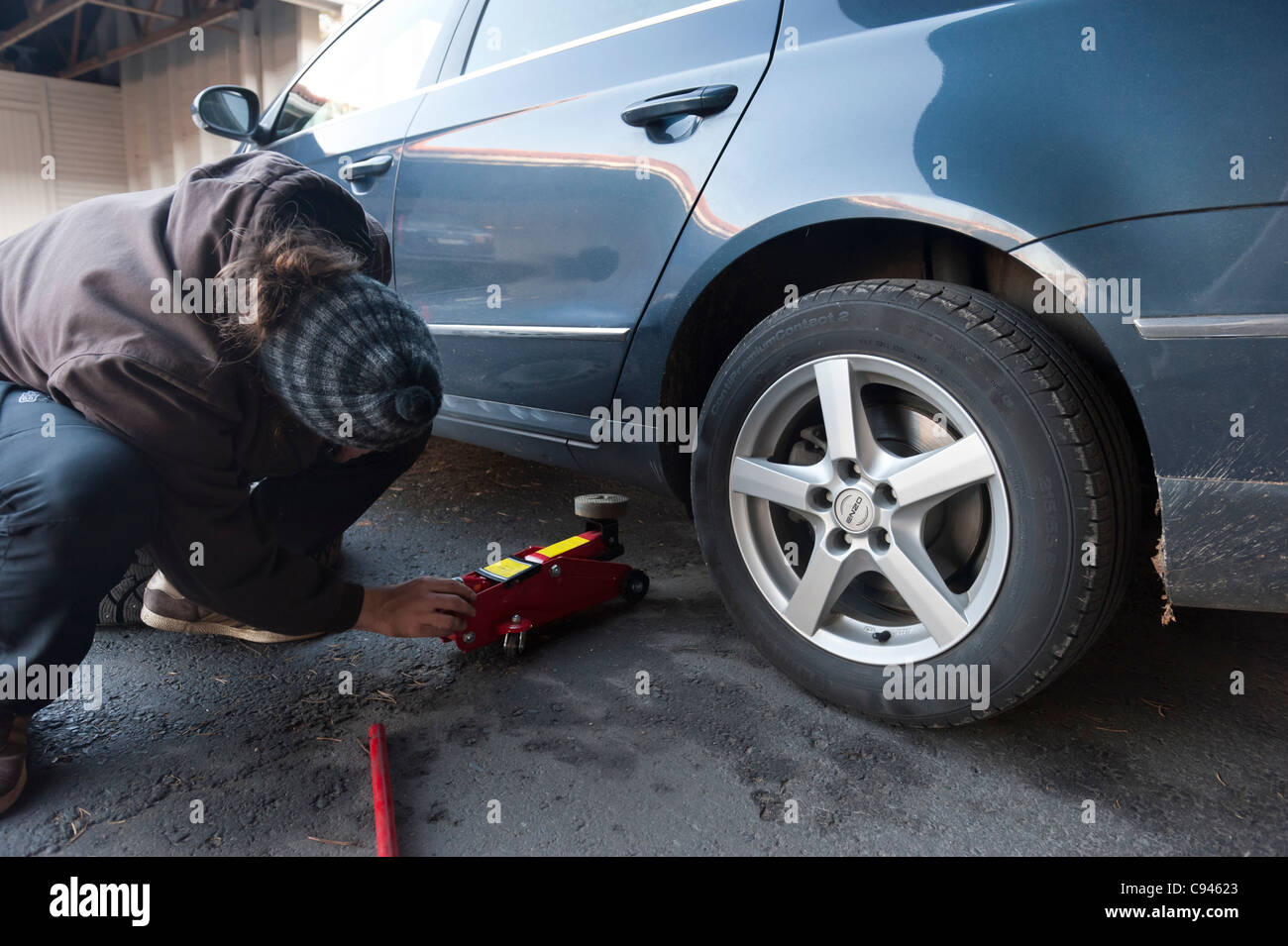 Lifting tires hires stock photography and images Alamy