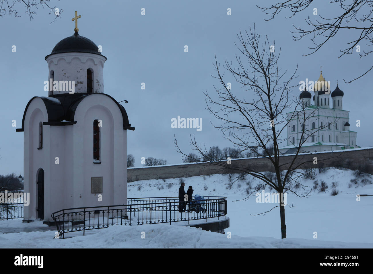 St Olga's Chapel over the Velikaya River and the Trinity cathedral in the Pskov Kremlin in Pskov, Russia. Stock Photo