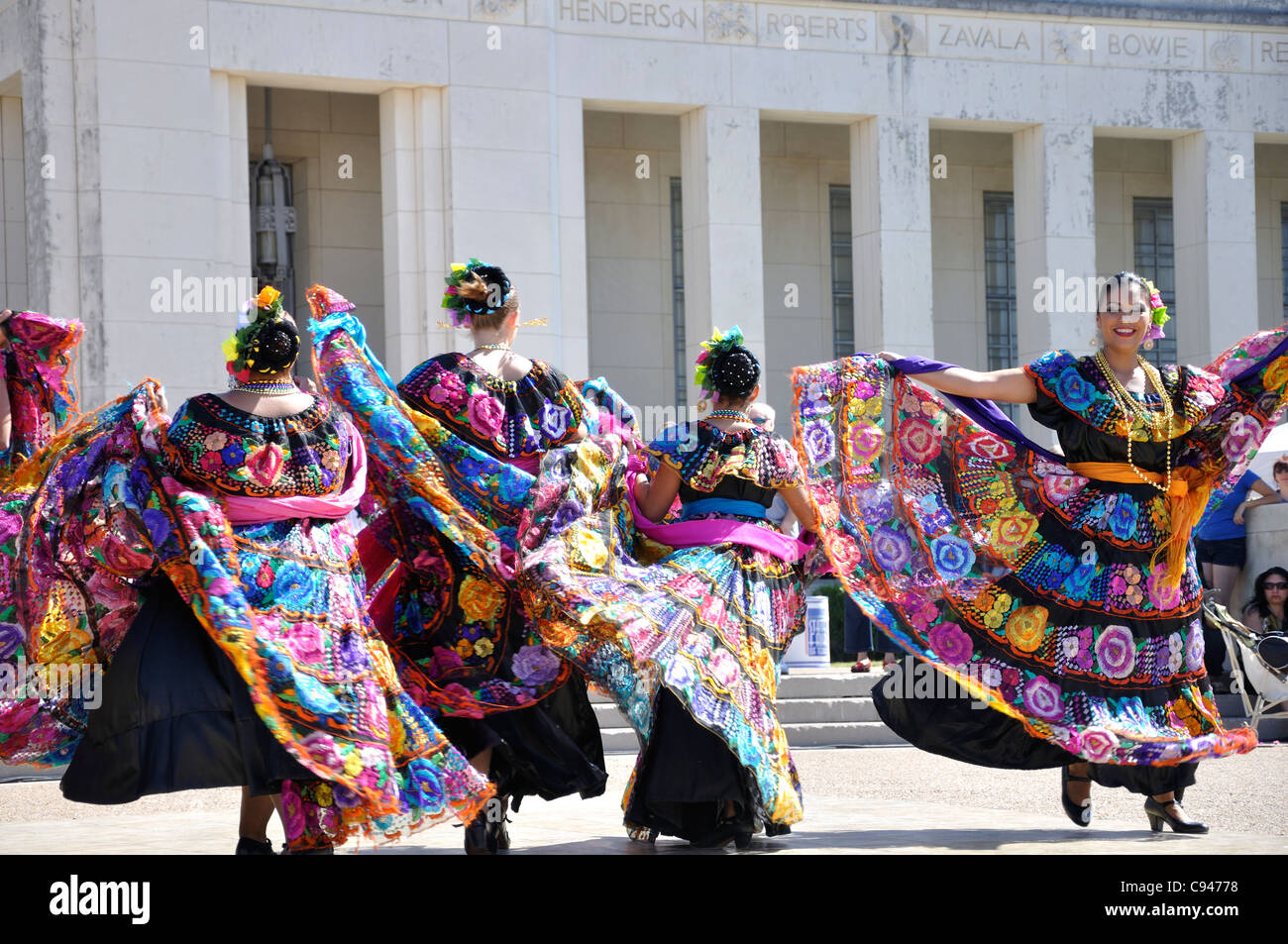 Mexican traditional dancing Stock Photo - Alamy