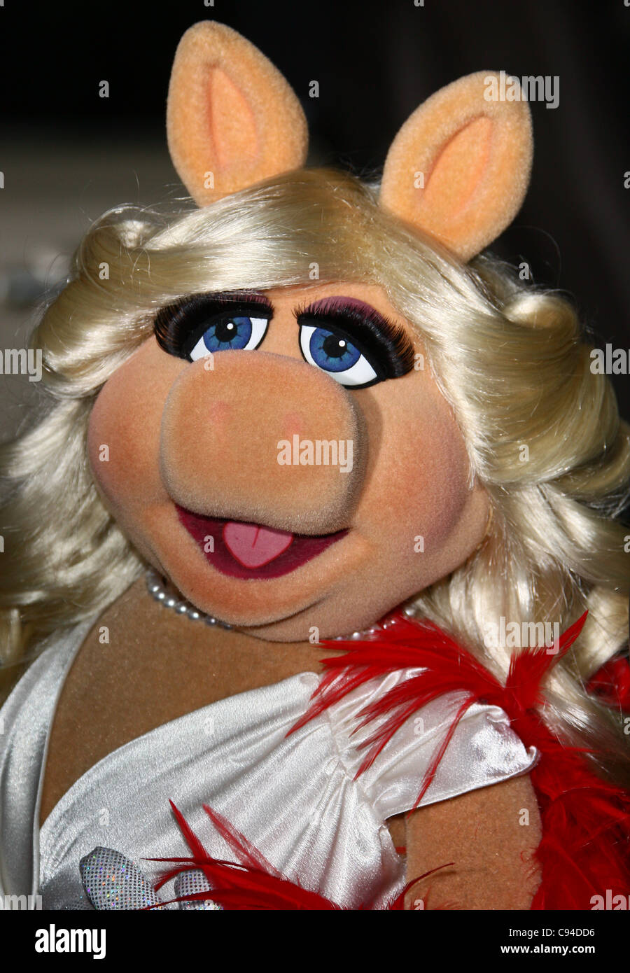 Miss piggy muppets hi-res stock photography and images - Alamy