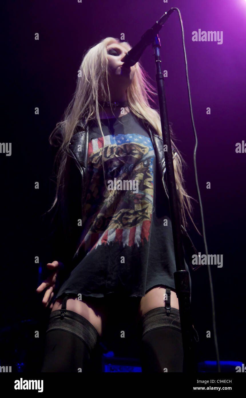 Leeds, UK, 12/11/2011 Taylor Momsen of The Pretty Reckless performs at the O2 Academy Stock Photo